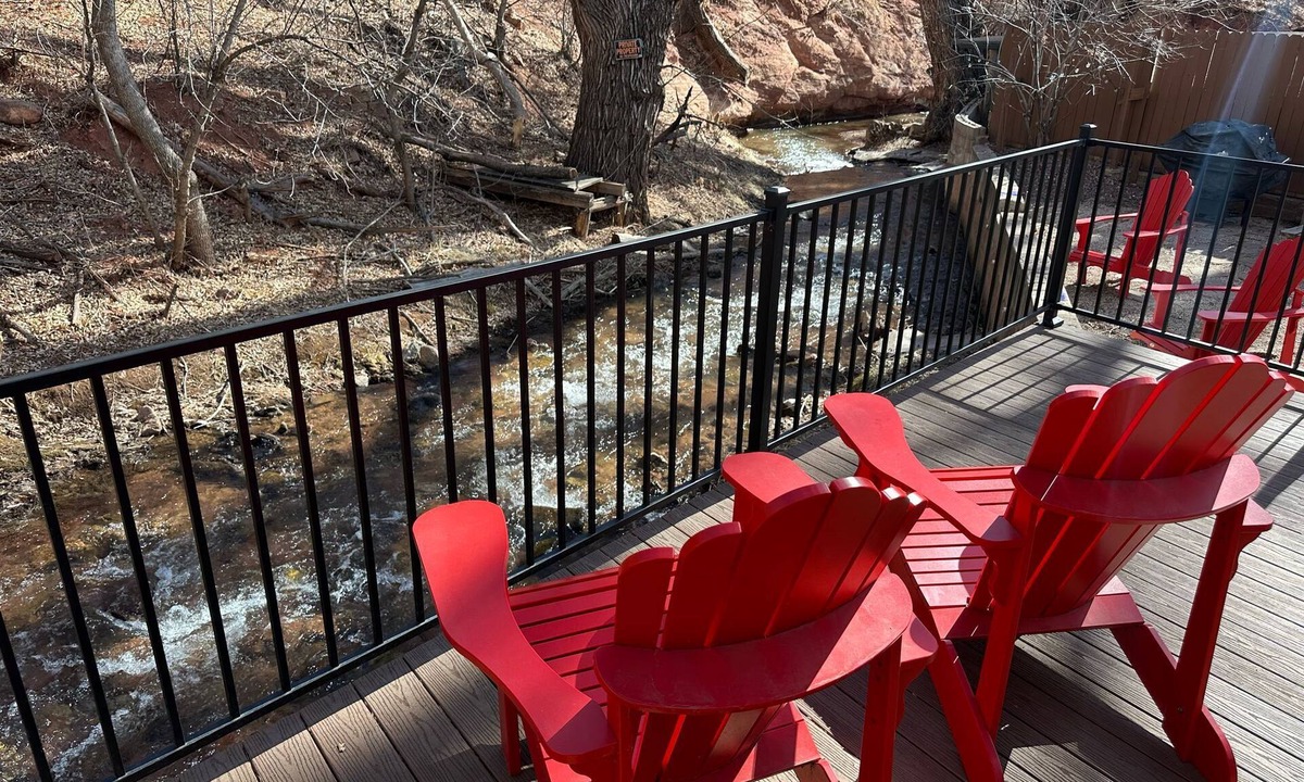 Manitou Springs Historic District Cabin | Charming Creekside Cabin Walk to Downtown Manitou – Ideal Retreat!