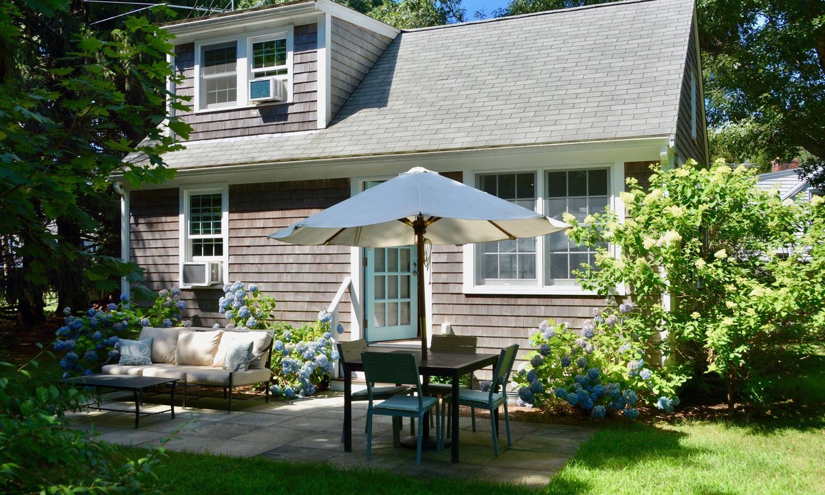 Duxbury Cottage | Charming designer cottage, located in historic, coastal Duxbury.