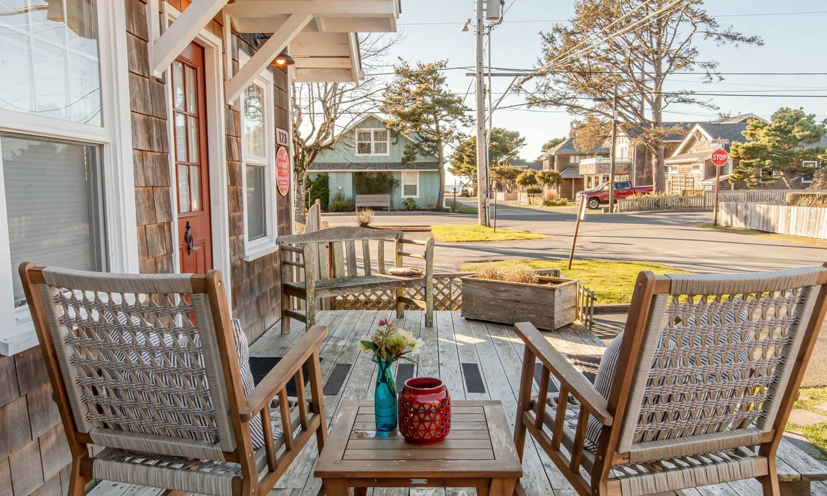 Downtown Cannon Beach House | Charming Designer Retreat, Walk to Beach & Downtown, Cozy Fireplace, Expansive Deck
