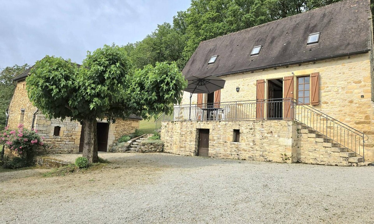 Aubas Cottage | Charming detached house with terrace and BBQ in Dordogne, pets allowed