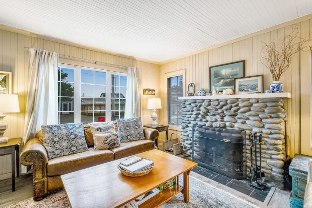 Gearhart House | Charming dog-friendly cottage with sauna easy beach access deck & yard