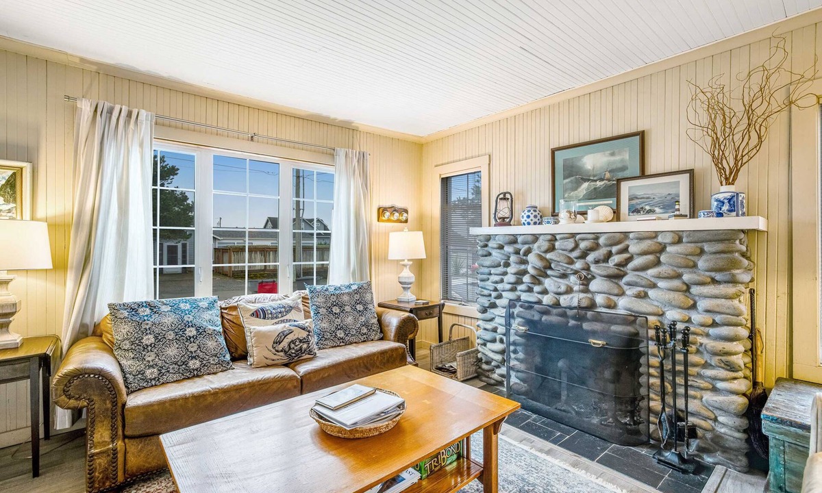 Gearhart House | Charming dog-friendly cottage with sauna, easy beach access, deck & yard