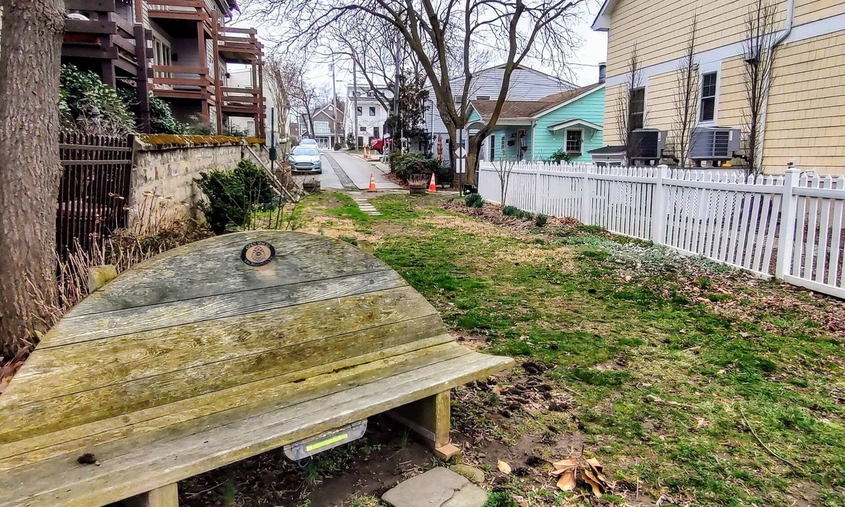 Eastport Condo | Charming "doll house" in a delightful Eastport neighborhood.