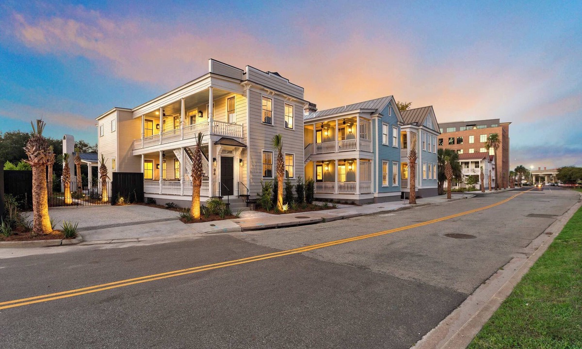 Downtown Charleston House | Charming Downtown 6BR - Steps to King St!