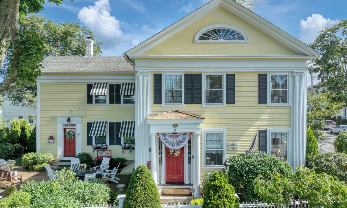 Mystic House | Charming downtown Mystic home. Mere steps to shops, restaurants, and parks.