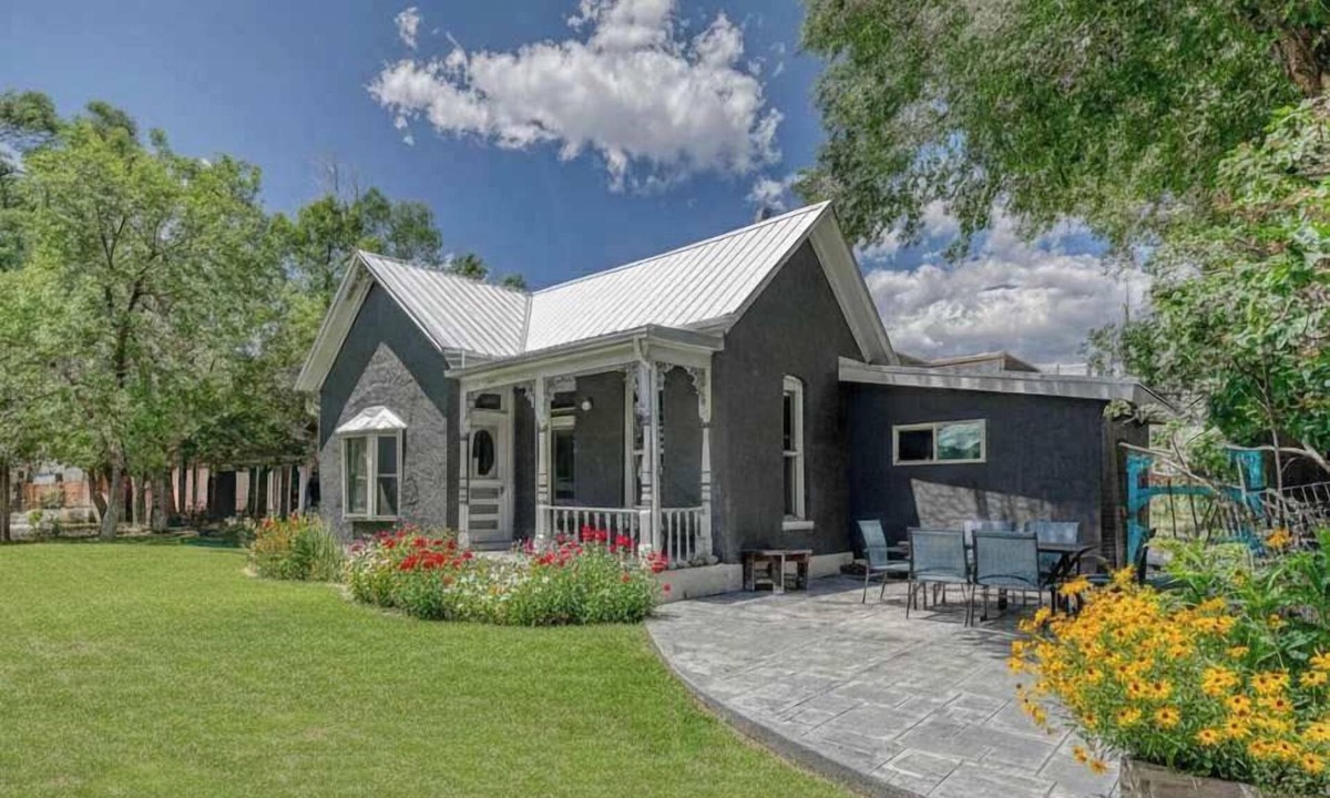 Salida House | Charming Downtown Salida Home w/Fenced Yard & BBQ