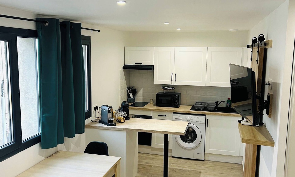 Ceret Apartment | Charming downtown studio