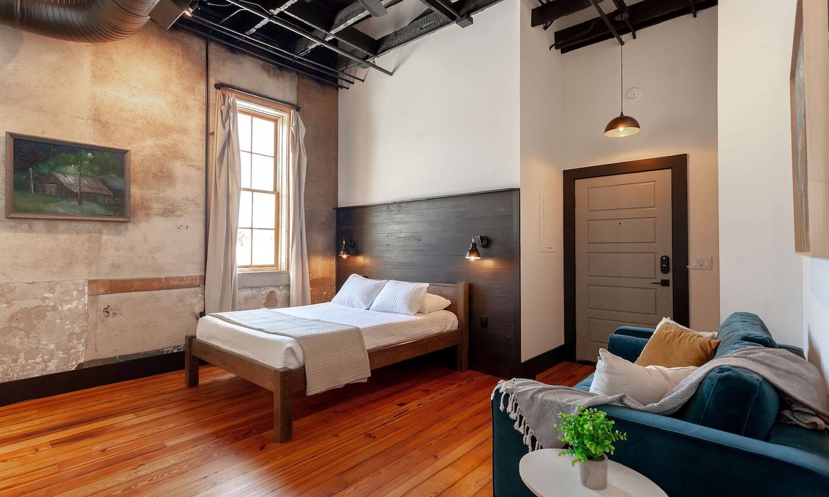 Heber Springs Apartment | Charming Downtown Loft Suite, Walkable, Kitchenette, Historic Character