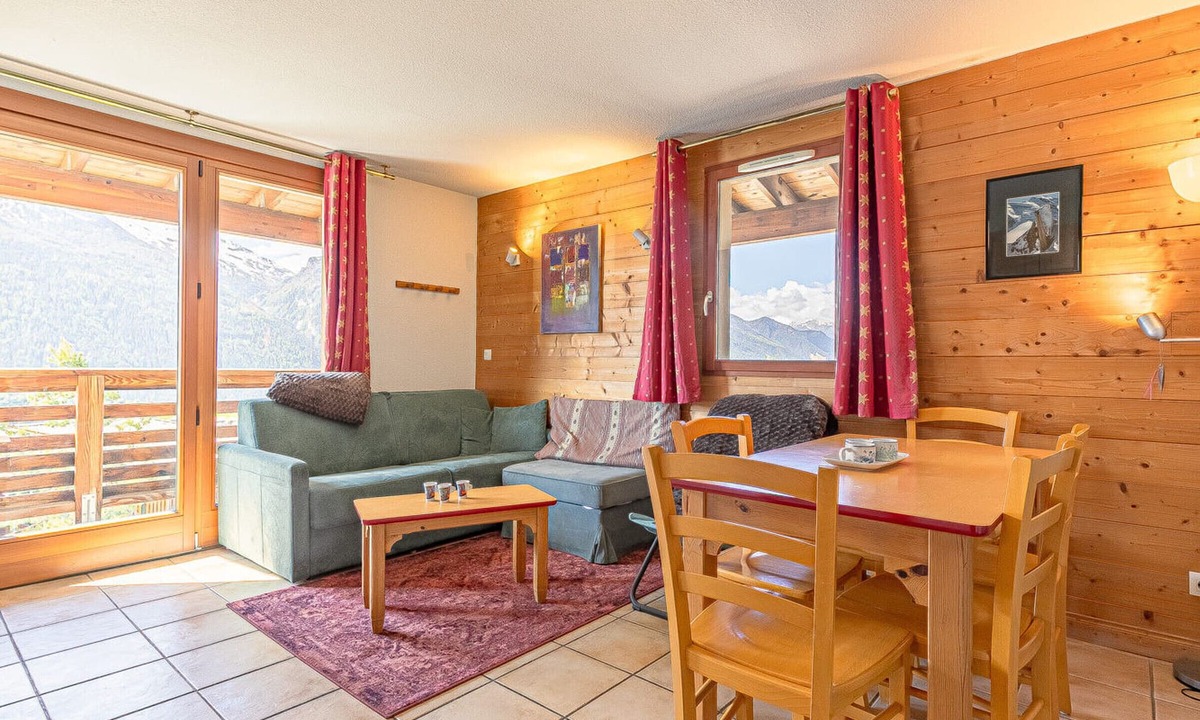 Aussois Apartment | Charming Duplex in Aussois - 6 ppl, Balcony, Parking
