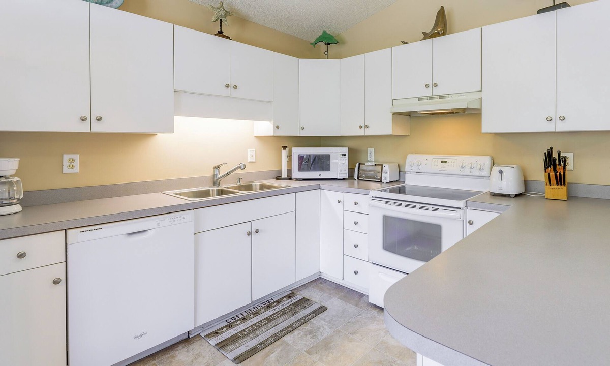 Emerald Isle House | Charming Emerald Isle Escape < 1 Mi to Beach!