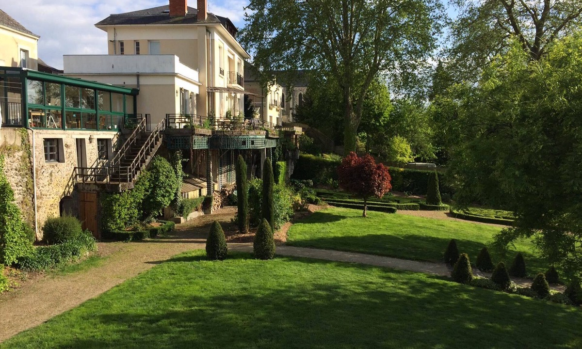 Seiches-sur-le-Loir House | Charming family home-large flowered garden-banks of the Loir-1h30 Paris 15pers