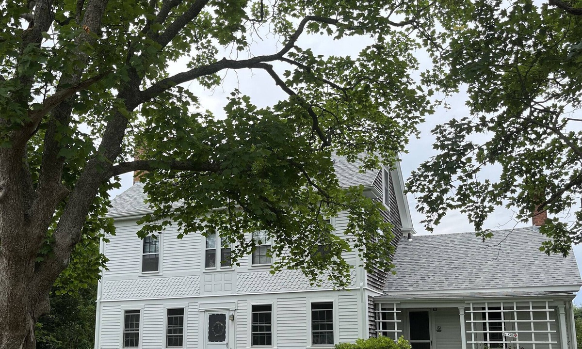 Little Compton House | Charming farmhouse with 2 acres, 10 min. walk to South Shore & Goosewing Beaches