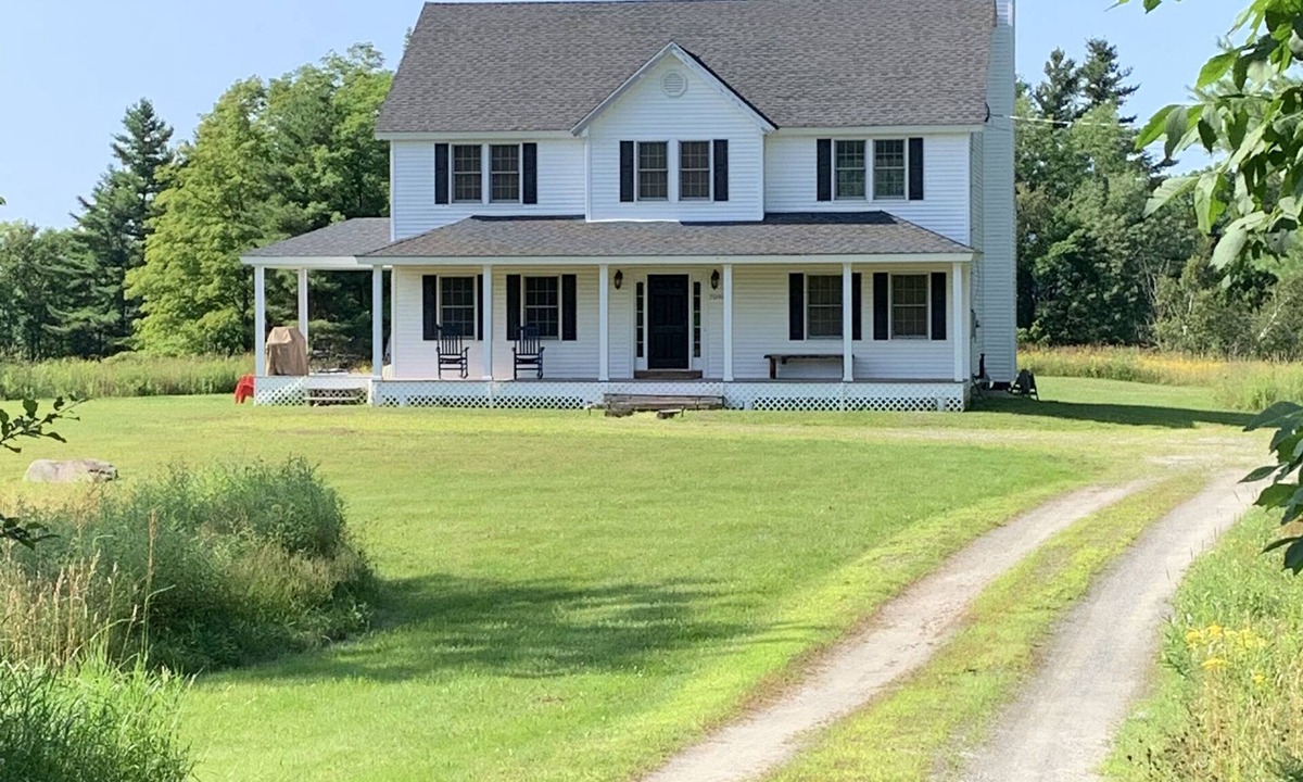 Stratton and Bromley Ski Areas House | Charming Farmhouse 5 minutes from Magic Mountain & close to 5 other Ski Resorts