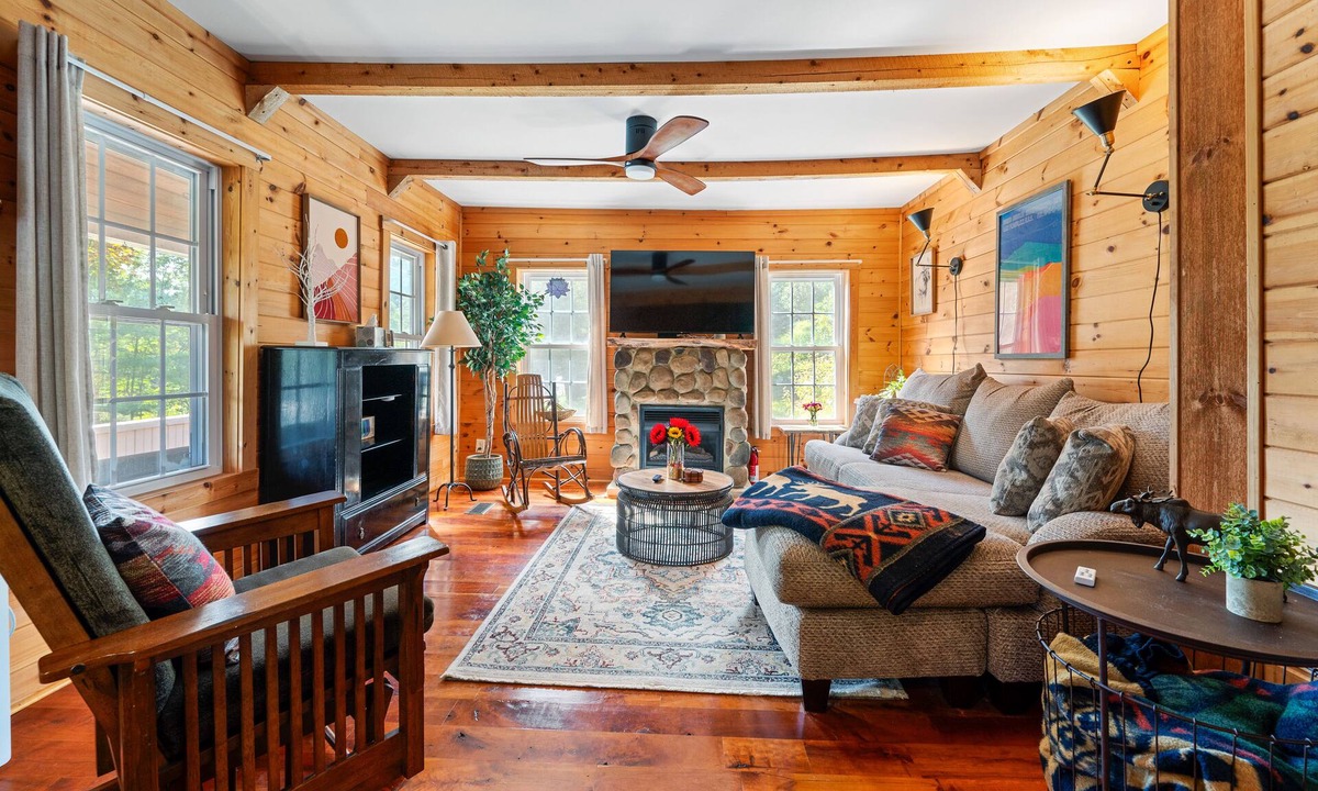 Wilmington House | Charming Farmhouse, Sauna - 4 bedrooms, WiFi, AC in Upper Jay