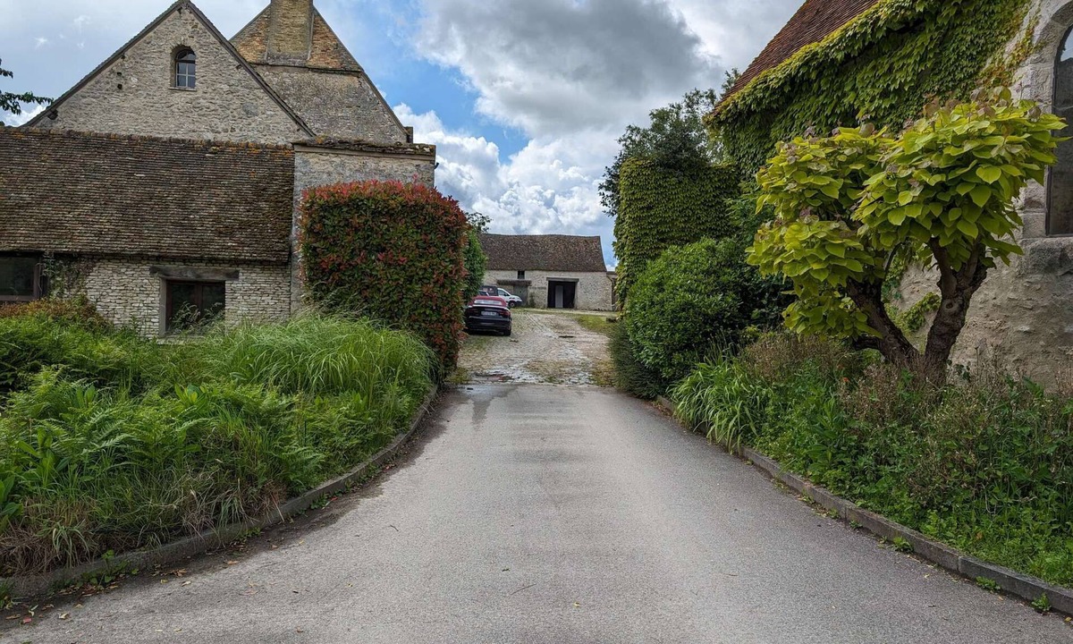Gressey House | Charming farmhouse - sleeps 13 - 1 hour from Paris