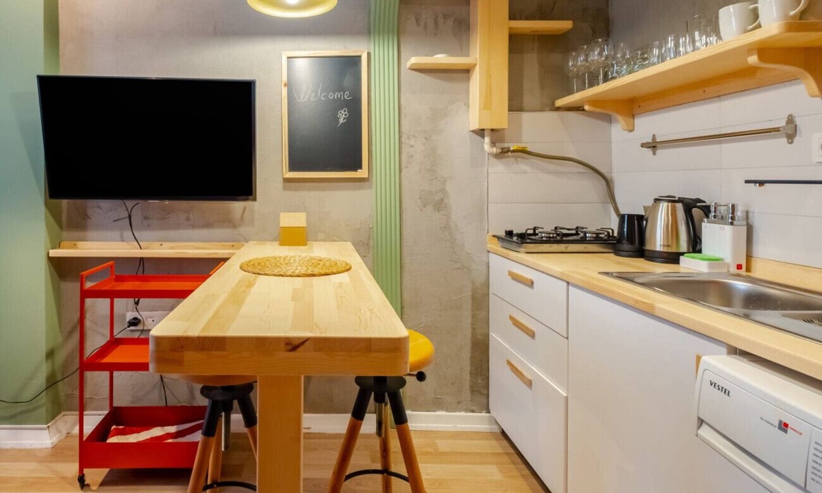 Cihangir Apartment | Charming Flat Close to Transit Hub in Central