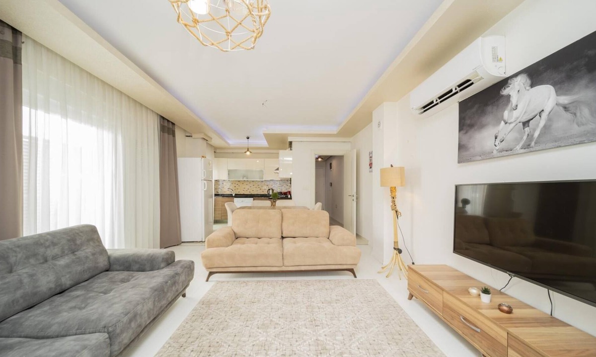Eski Lara Apartment | Charming Flat w Balcony 3 min to Beach