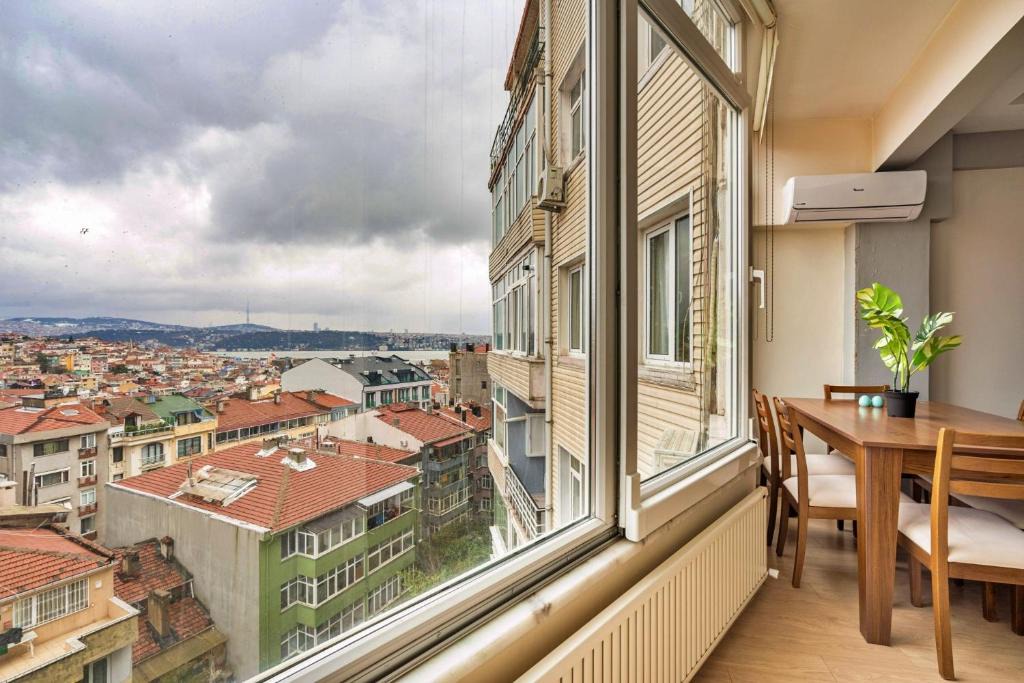 Macka Apartment | Charming Flat with Bosphorus View