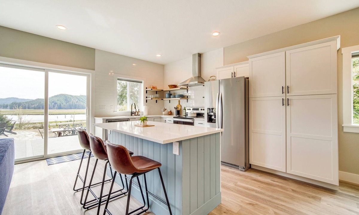 Florence Cottage | Charming Florence Home w/Fire Pit & River Views!