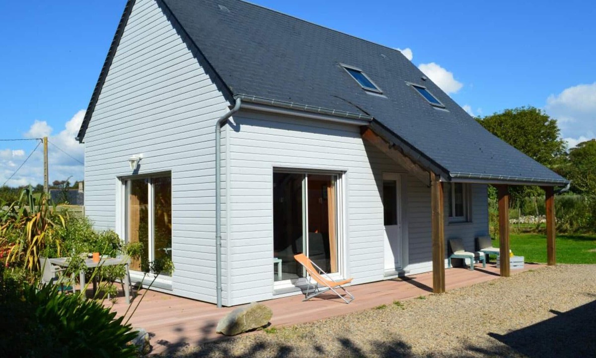 Les Moitiers-d'Allonne Cottage | Charming wood house 3 pers near Carteret, pets allowed