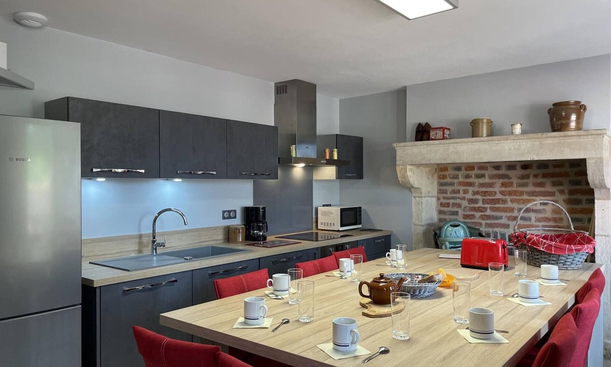 Pierrefitte-sur-Loire Cottage | Charming Renovated Cottage in Pierrefitte-sur-Loire, Countryside View