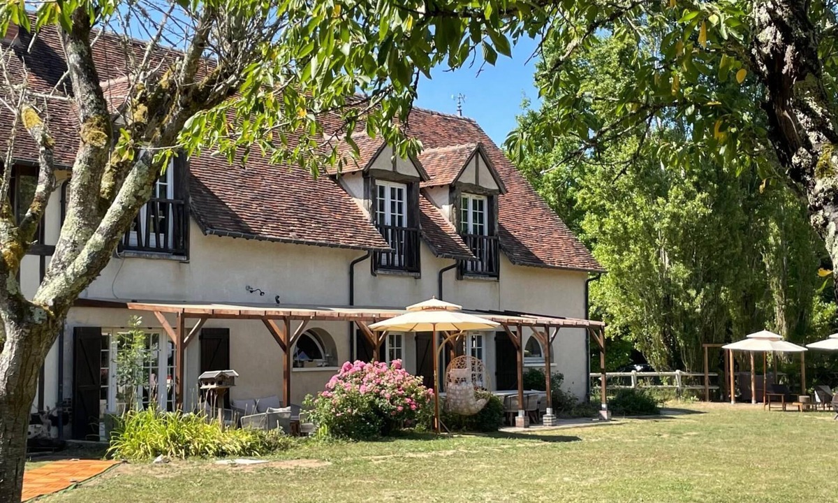 Rogny-les-Sept-Ecluses House | Charming gîte, benefiting from absolute calm and generous natural surroundings.