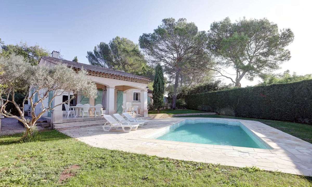 La Bouverie Villa | Charming villa, sleeps 8, air-conditioned, heated pool, guaranteed peace and quiet