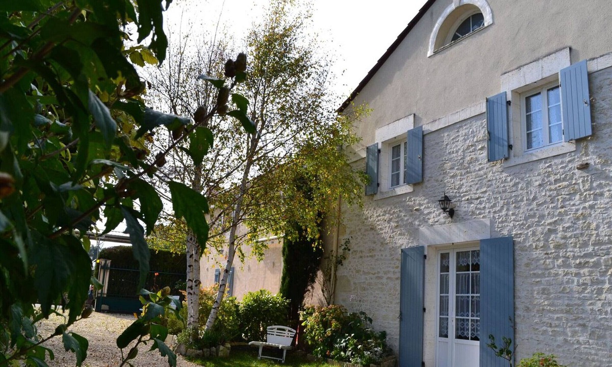 Saint-Genis-d'Hiersac Cottage | Charming riverside cottage with garden and wifi