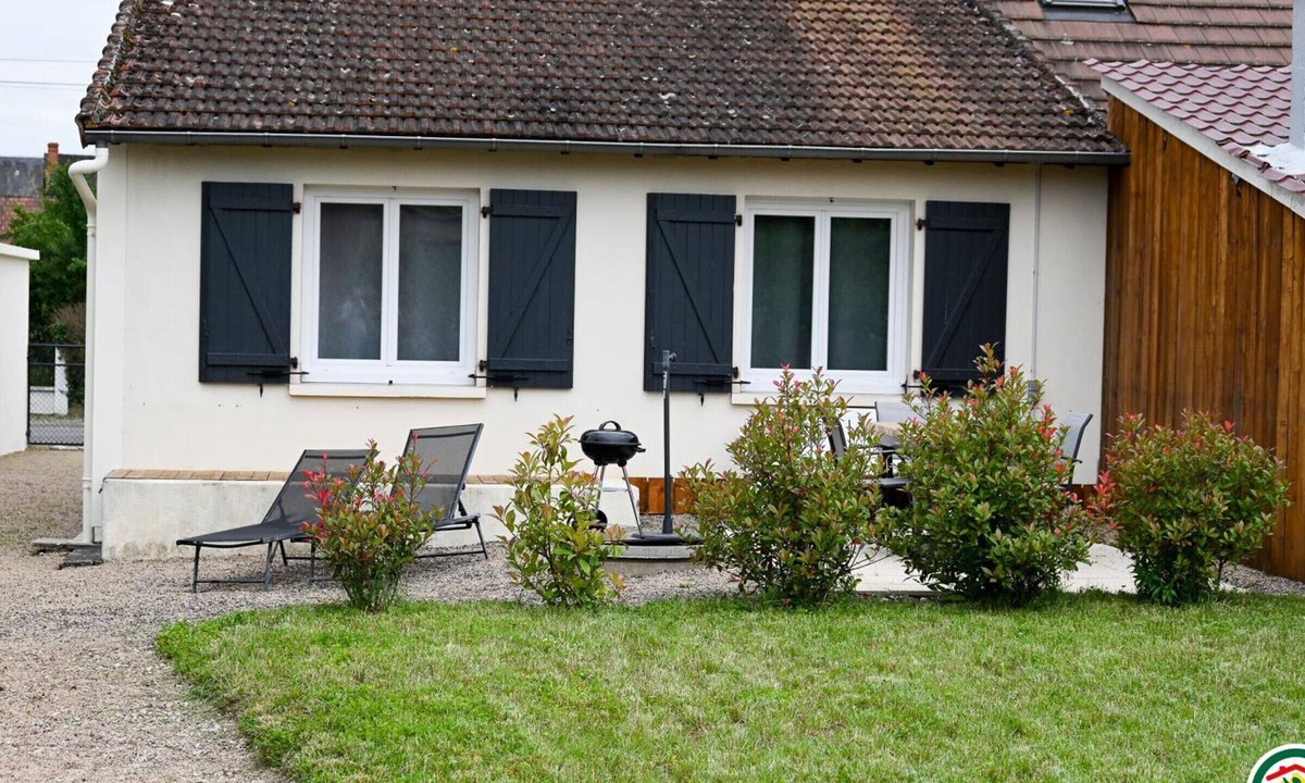 Villeneuve-sur-Allier Cottage | Charming house in Villeneuve sur Allier, peaceful garden, ideal for 4 pers., linens included