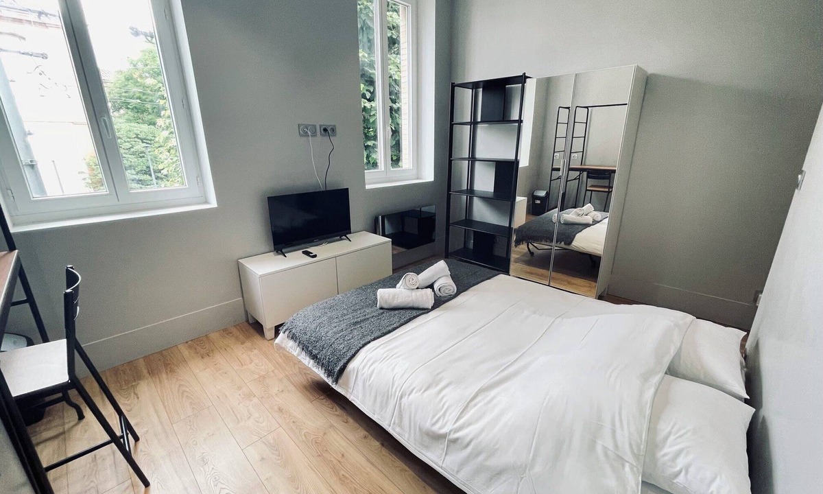 Toulouse Left Bank Apartment | Charming, functional studio apartment in Toulouse