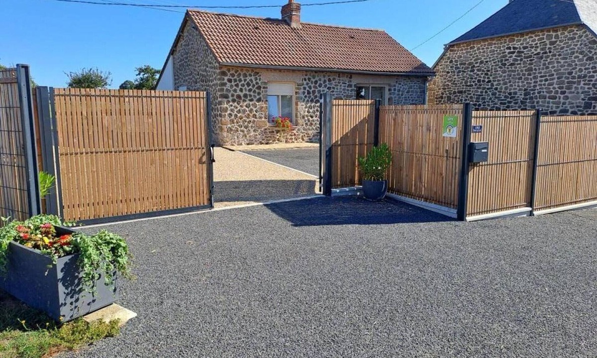 Saint-Mars-d'Egrenne Cottage | Charming granite house with enclosed garden, all inclusive, near Domfront