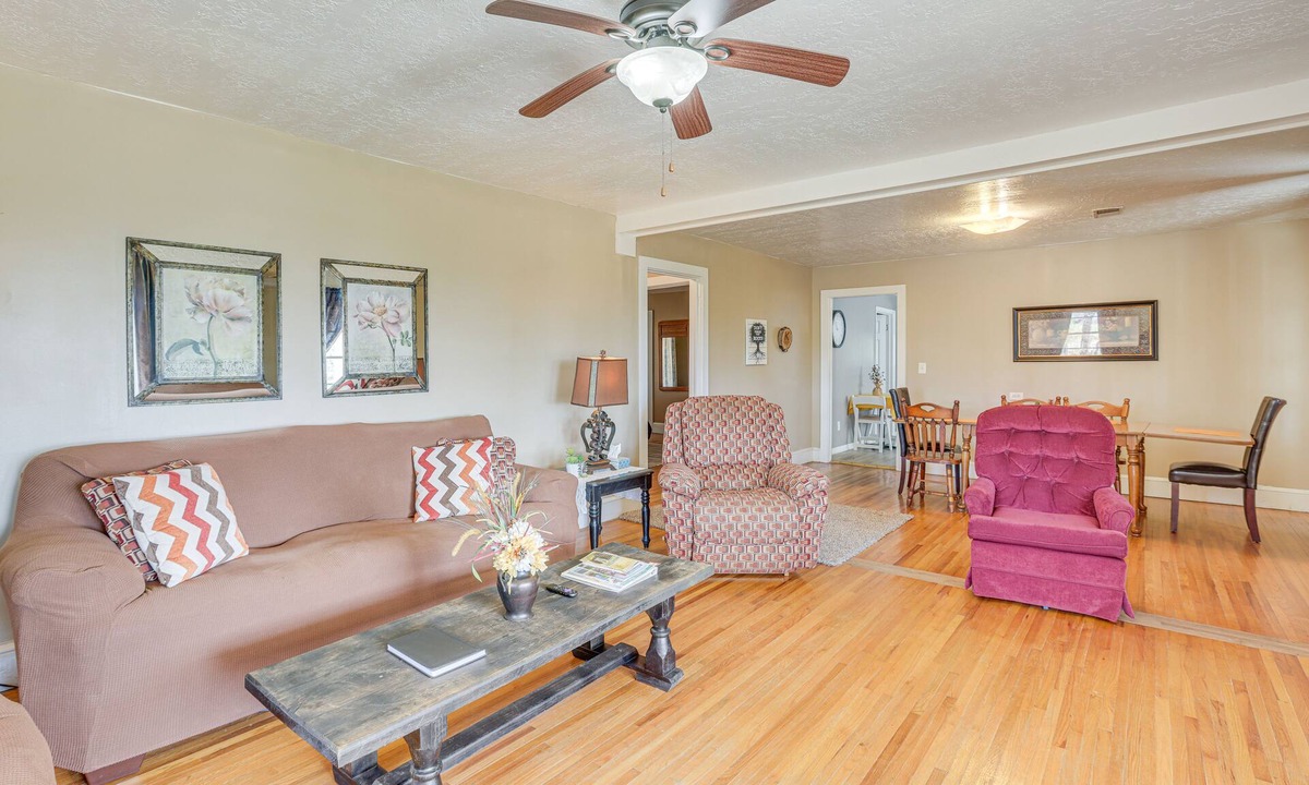 Gadsden House | Charming Gadsden Home w/Golf Course Views!