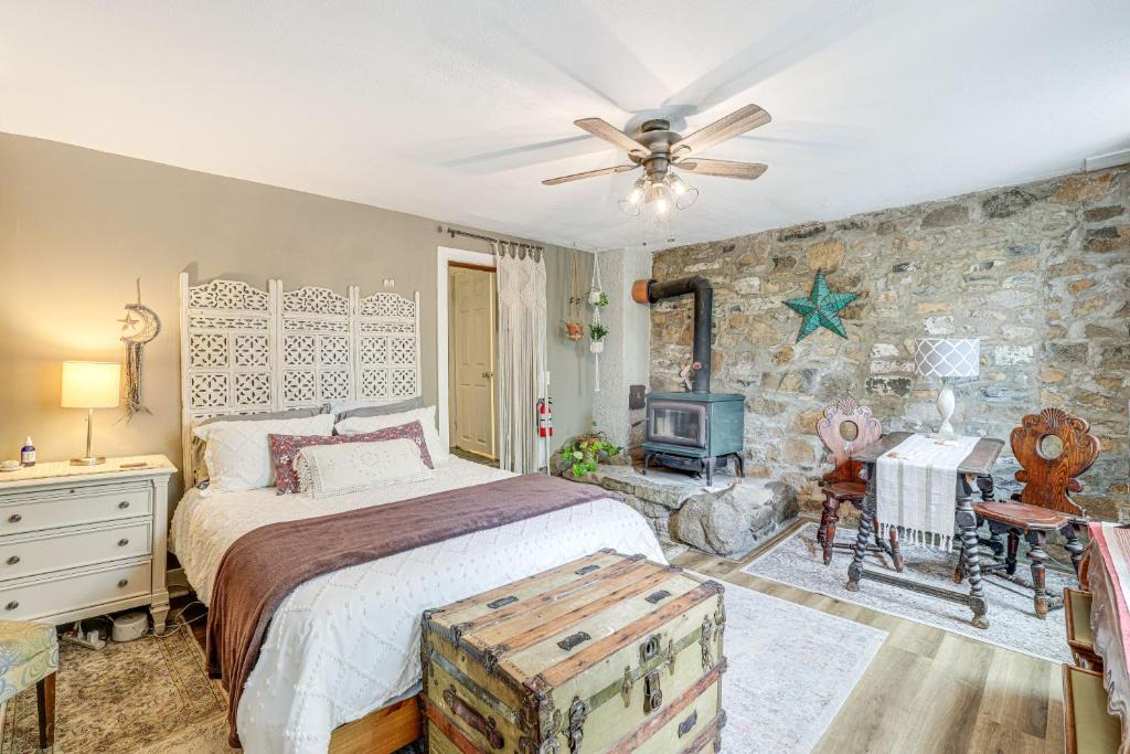 Lambertville Apartment | Charming Getaway < 1 Mi to Downtown Lambertville!