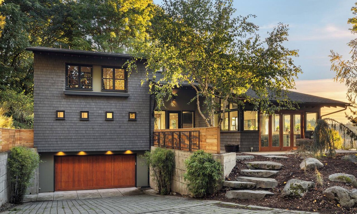 Gig Harbor House | Charming Getaway in Gig Harbor - Hot Tub - Patio