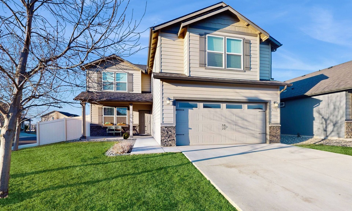 College Place House | Charming Getaway Retreat Near College Place with gas fireplace