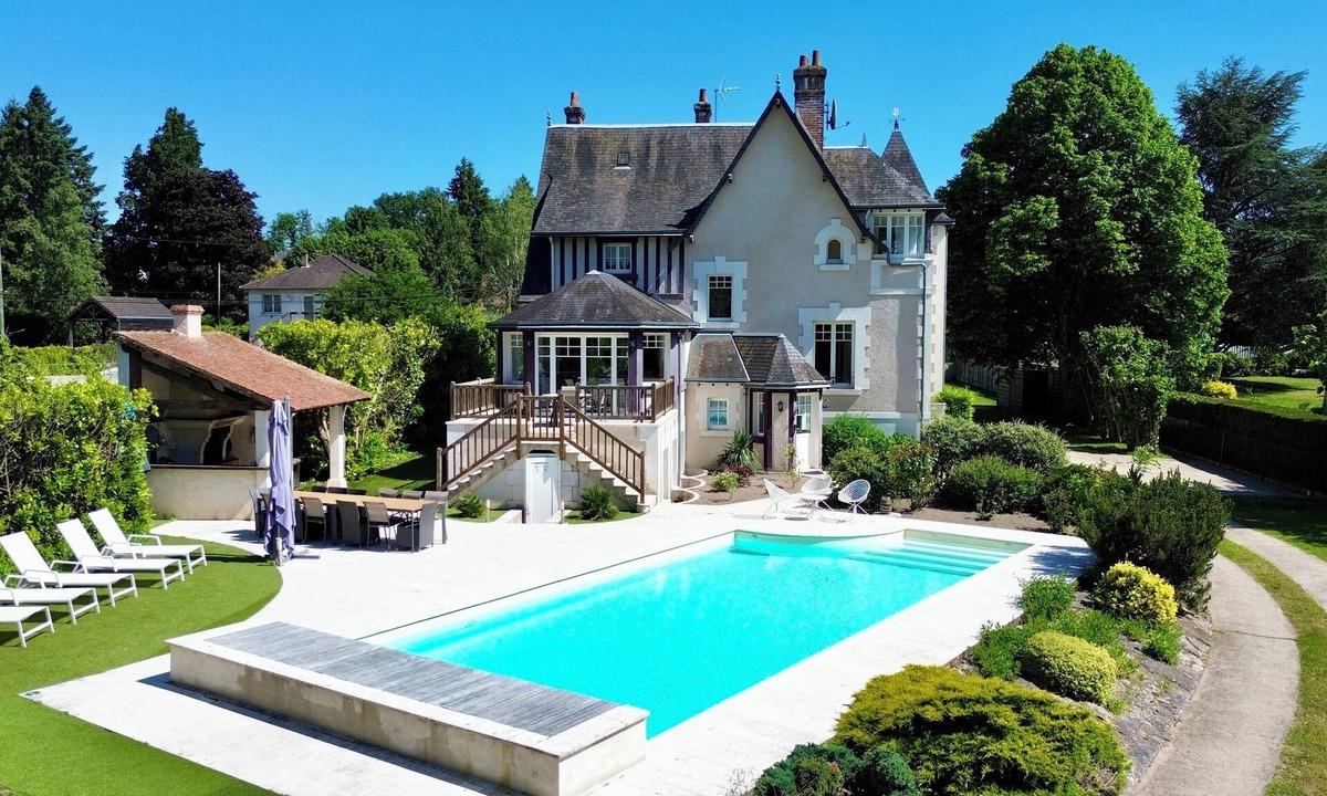 Cellettes Villa | Charming gîte with swimming pool and jacuzzi in the heart of the Loire Valley