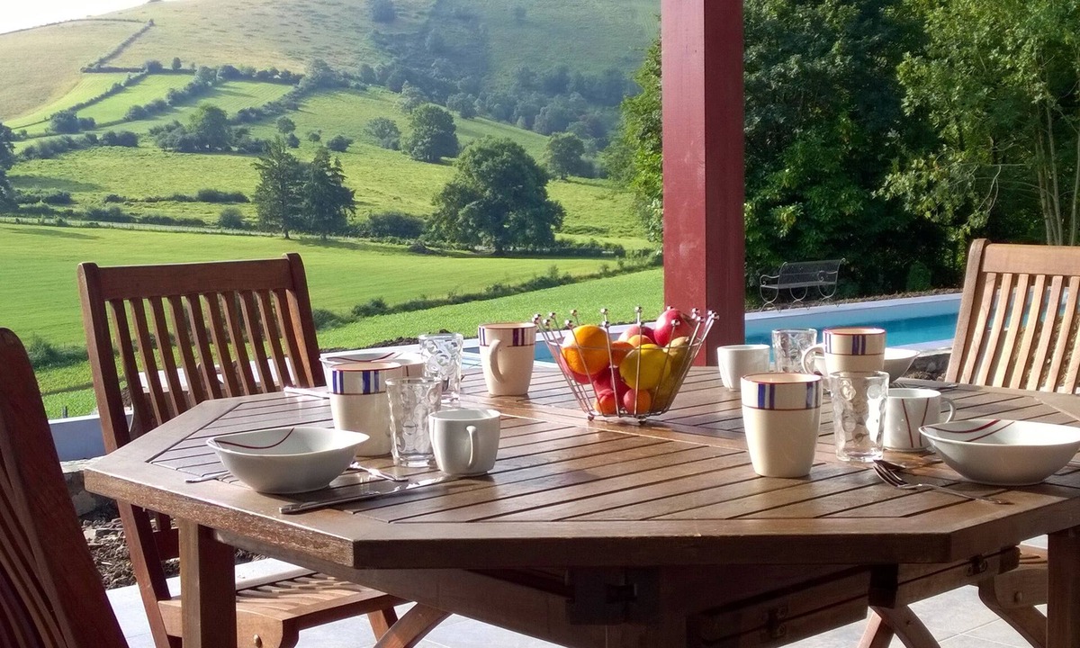 Osses House | Charming gîte with swimming pool and mountain views in the heart of the Basque Country
