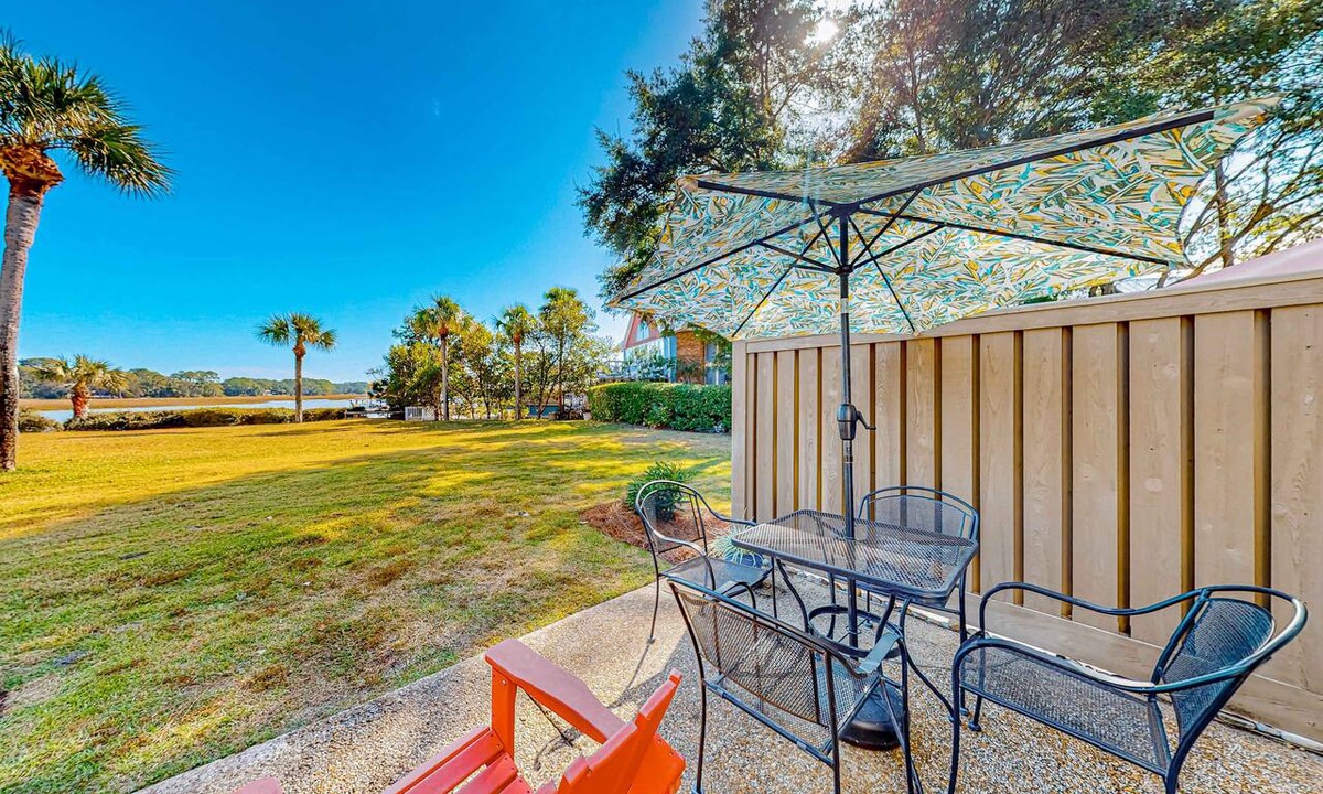 South Beach Condo | Charming Ground Floor studio condo near beach with tennis, pickleball, & water views