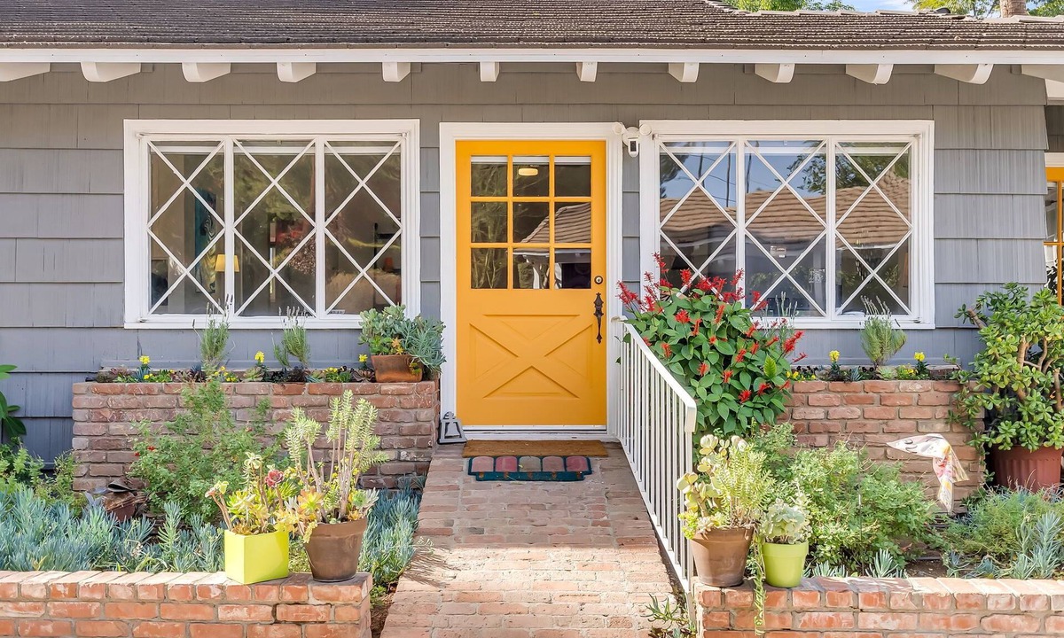 Riverside House | Charming guest house in Riverside near UCR, Mission Inn and Downtown