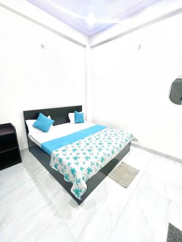 Vrindavan House | Charming Guest Room Retreat in Vrindavan with Modern Comforts