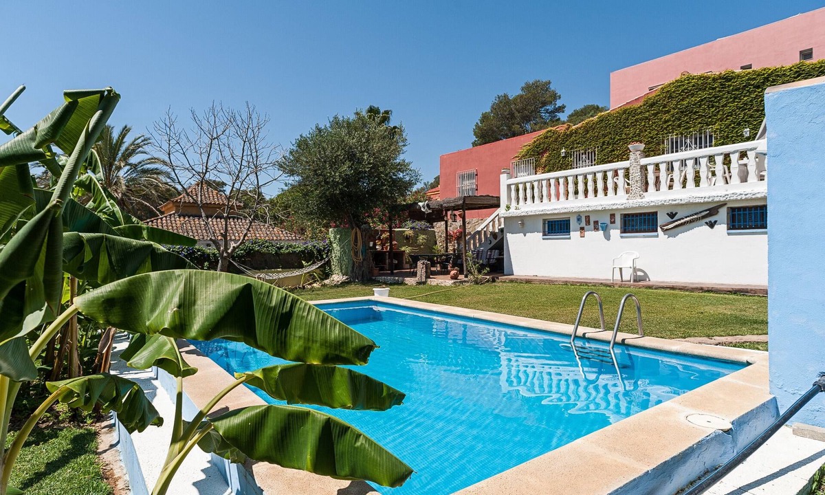 San Ambrosio House | Charming Holiday Home "Bambú" with Outdoor Pool