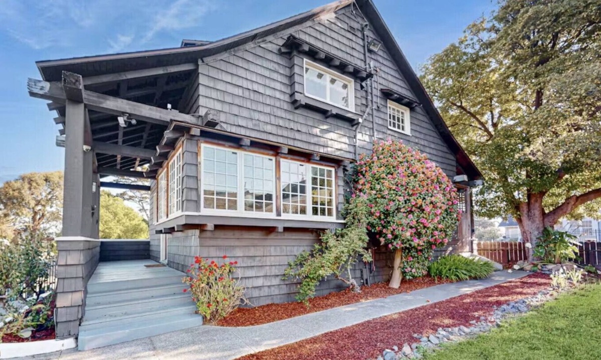 Downtown Apartment | Charming Historic 3-Bedroom Home Just One Block from Humboldt Bay – Walk to Shops & Restaurants