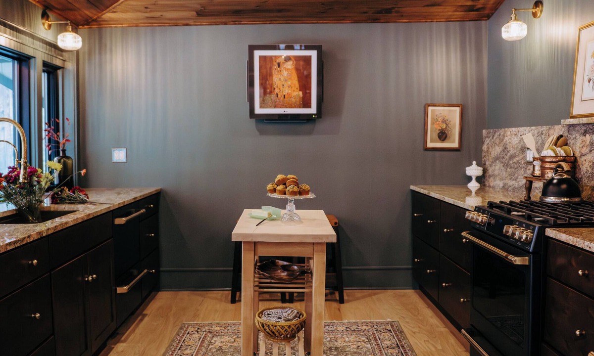 Susquehanna House | Charming & Historic 3-bedroom house in sleepy Gibson with Wifi, AC & hot tub