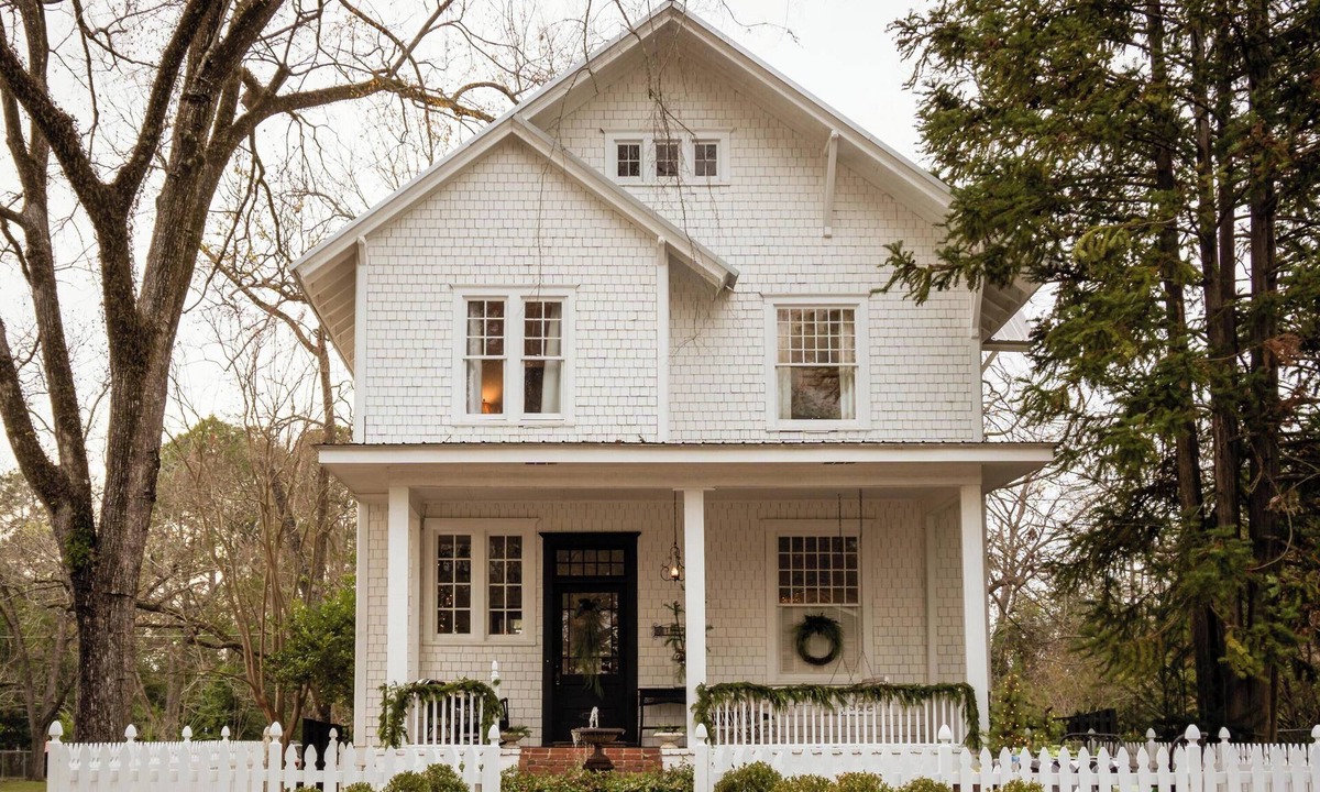 Fitzgerald House | Charming Historic Home in Downtown Fitzgerald - Fast WiFi, Comfortable Stay