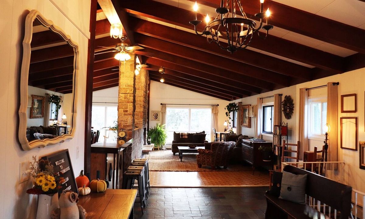 Marlboro House | Charming Historic Hudson Valley Farmhouse | Close to wineries, hiking, & museums