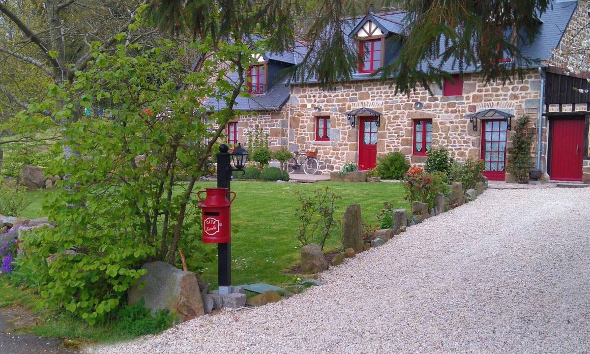 Breel Cottage | Charming House 6 Pers, Sauna, Scenic Views, Swiss Normandy
