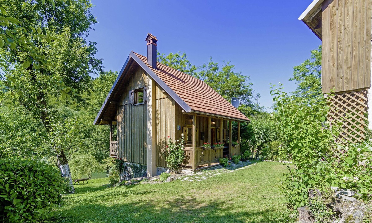 Delnice House | Charming holiday home with 2 bedrooms in an idyllic location, garden with barbecue pavilion, only 20 m from the beach on the river Kupa
