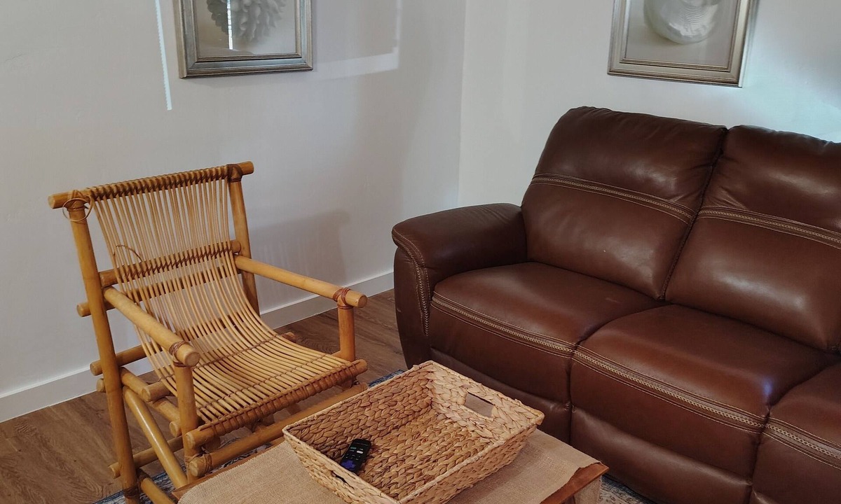 La Presa House | Charming Home : AC, Fast internet, Office, Off-Street Parking, Laundry