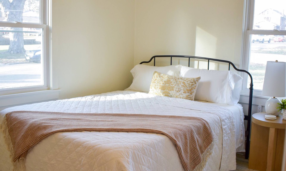 Cedar Falls House | Charming Home Away From Home!