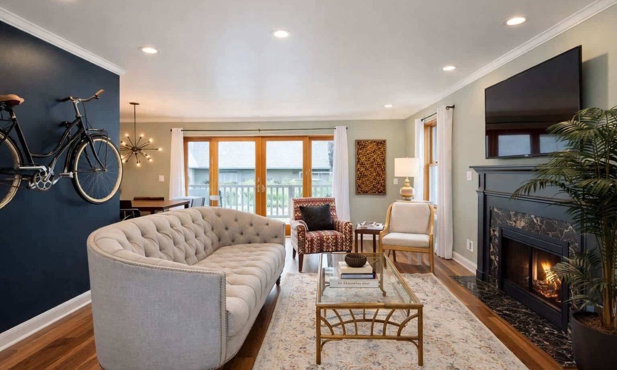 Appleton House | Charming Home in Family Neighborhood w/Fenced Yard